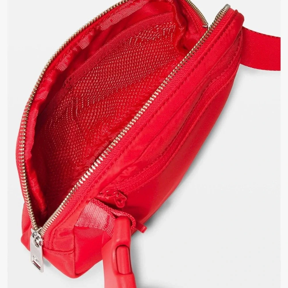 NWT lululemon athletica Everywhere Belt Bag